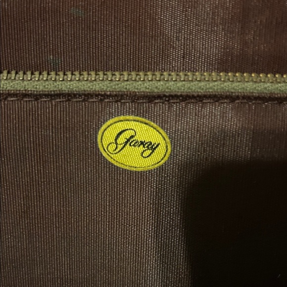 Vintage woven bag with metal clasp. Straps are not real leather, super cute bag! - Picture 7 of 8